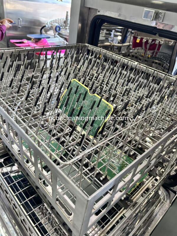 PCBAの汚れを取り除く 化学清掃剤を使用する SME-5600T 主な用途 車用電子機器 PCBA 軍用PCBA 航空宇宙PCBA テレコムPCBA 医療機器 PCBA デジタルメーター PCBA マシンFeatu