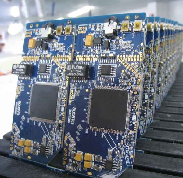水の基づいた液体の洗浄およびディディミアム水洗浄の熱気のブロー ドライのPCBAのバッチ タイプ変化自動クリーニング機械
